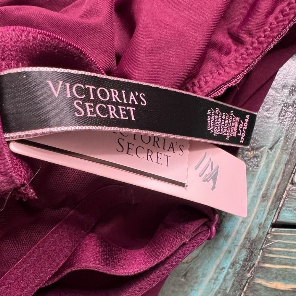 Victoria’s Secret The Fabulous Full Cup Shine Lace Teddy - Picture 7 of 10